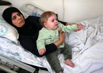 Depremde eşi ve 2 çocuğunu kaybeden kadın, 9 aylık kızıyla hayata tutunuyor