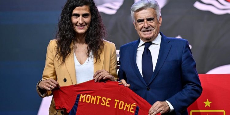 İspanya’da Kadın Milli Takımı’ndaki tartışmalar devam ederken yeni teknik direktör tanıtıldı