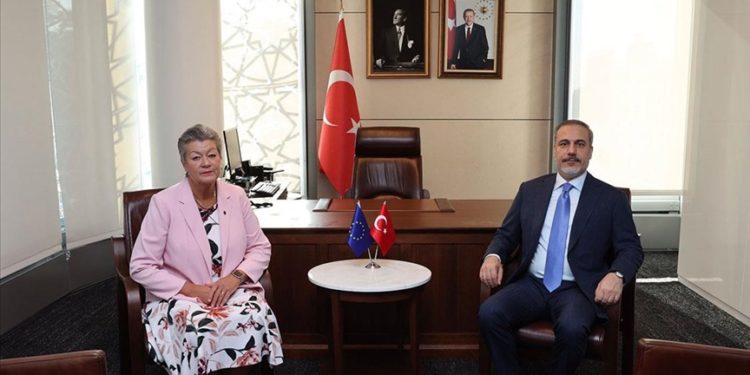 Dışişleri Bakanı Fidan, AB Komisyonunun İçişlerinden Sorumlu Üyesi Johansson ile görüştü