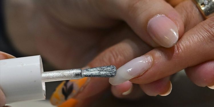 Kalıcı oje uygulamasında kapılan enfeksiyon kemiğe inebilir