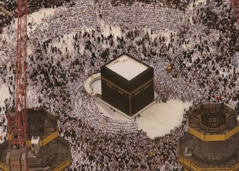 Depremzede üniversite öğrencileri umreden döndü