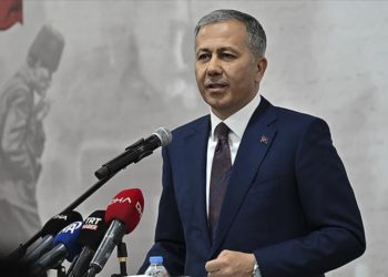 Kara vatanda, mavi vatanda, siber vatanda suç ve suçlularla azim ve kararlılıkla mücadele ediyoruz