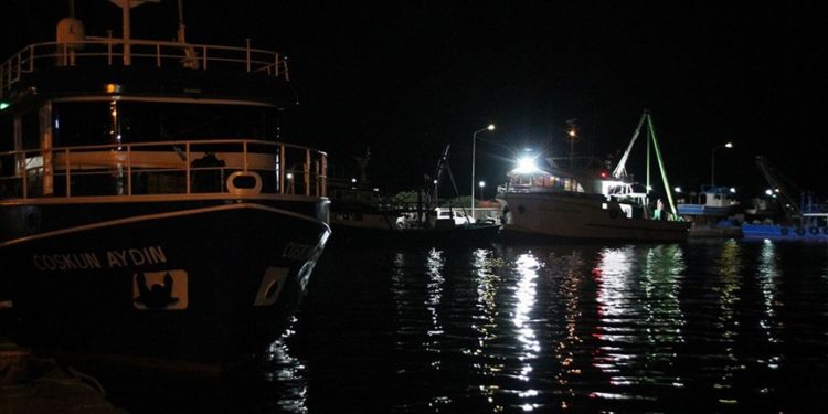 Zonguldak'ta balıkçılar "vira bismillah" diyerek denize açıldı