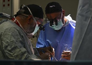 Türk cerrahların yaptığı robotik kalp ameliyatlarını yabancı hekimler de canlı izledi