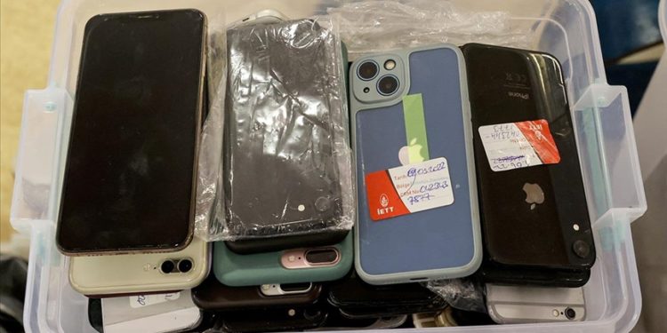 İETT araçlarında unutulan eşyalar açık artırmayla satıldı