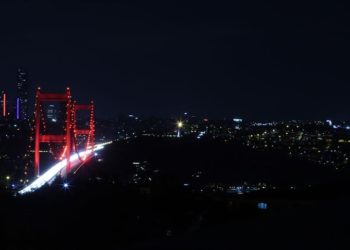 Fatih Sultan Mehmet Köprüsü DMD hastaları için aydınlatıldı