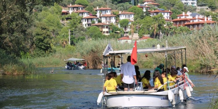 Muğla'da gençler "kamp ateşi"nde buluştu