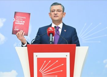 CHP Grup Başkanı Özel, Genel Başkanlığa adaylığını açıkladı