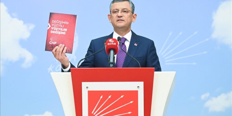 CHP Grup Başkanı Özel, Genel Başkanlığa adaylığını açıkladı