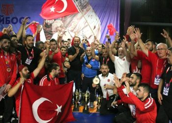 İşitme engelli milli güreşçiler dünya şampiyonu