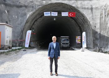 Ankara-İzmir Hızlı Tren Hattı bir yıl erken bitirilerek 2027’de hizmete girecek