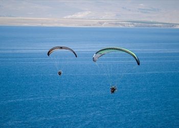 Van'da Yamaç Paraşütü ve Paramotor Hedef Şampiyonası devam ediyor