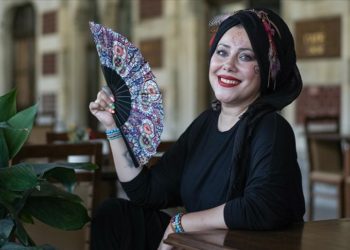 Marmaray’ın yorgun yolcularına sesiyle güzel bir gün sonu yaşatıyor