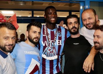 Trabzonspor'un yeni transferi Paul Onuachu, taraftardan etkilendi