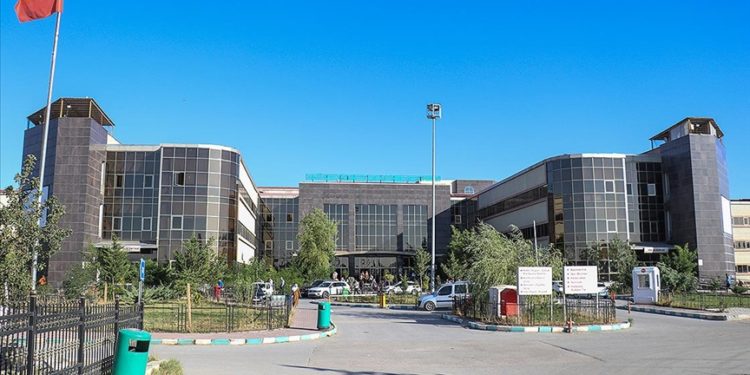 Van’daki kalp merkezinden 3 yılda yaklaşık 378 bin hasta yararlandı