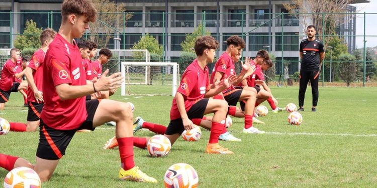 15 Yaş Altı Milli Takım Teknik Direktörü Selçuk Erdoğan: “Marka değeri sahadaki oyundur”