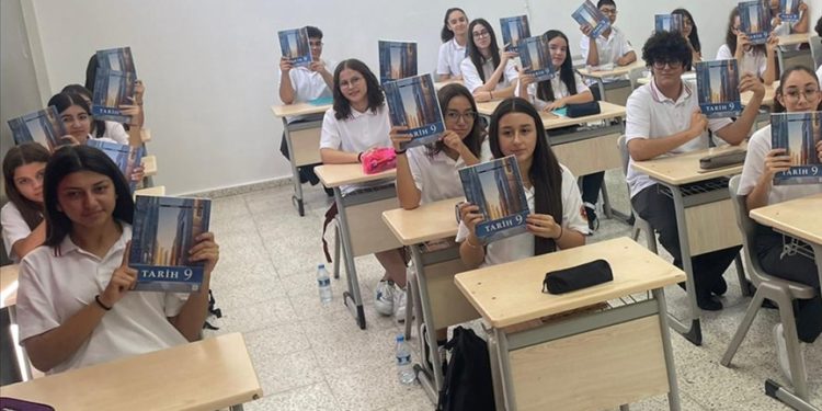 MEB'in ücretsiz ders kitapları KKTC'deki öğrencilere de ulaştı