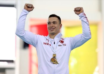 Milli sporcu Ahmet Önder, Artistik Cimnastik Dünya Challenge Kupası'nda barfikste altın madalya kazandı