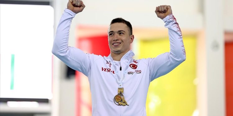 Milli sporcu Ahmet Önder, Artistik Cimnastik Dünya Challenge Kupası'nda barfikste altın madalya kazandı