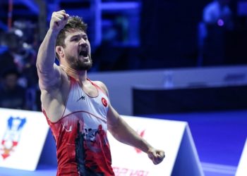 Milli sporcu Ali Cengiz, Dünya Güreş Şampiyonası'nda altın madalya kazandı