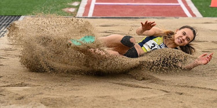 Atletizm Turkcell Süper Lig'de kadın ve erkeklerde Fenerbahçe şampiyon oldu