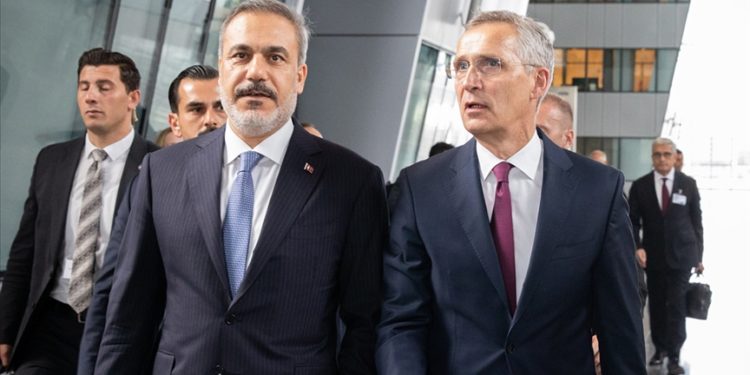 Dışişleri Bakanı Fidan, NATO Genel Sekreteri Stoltenberg ile telefonda görüştü