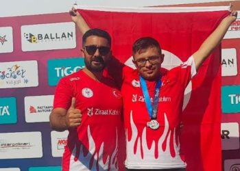 Özel sporcu milli atlet Emirhan Akçakoca’dan Avrupa Şampiyonası’nda dünya rekoru