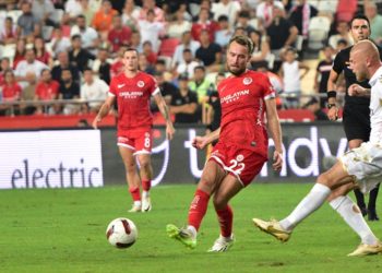 Antalyaspor galibiyet hasretine altıncı haftada son verdi