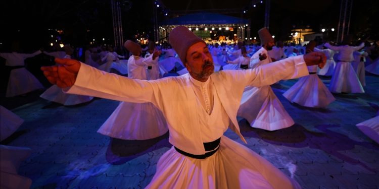 Sultanahmet’te yaklaşık 750 semazen sema gösterisi sundu