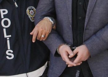 İstanbul'da terör örgütü PKK lehine gösteri düzenleyen 6 zanlıdan 2'si tutuklandı