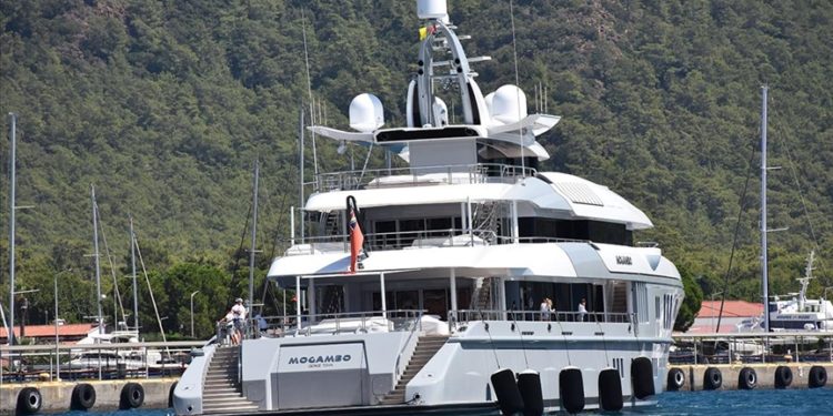Süper yat "Mogambo" Marmaris'te