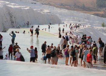 Pamukkale'yi 8 ayda 1 milyon 512 bin kişi ziyaret etti