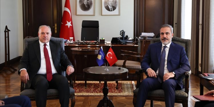 Dışişleri Bakanı Fidan, Kosova Bölgesel Kalkınma Bakanı Damka ile görüştü