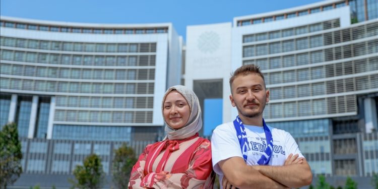 Türkiye 18.’si abla ile Türkiye 41.’si kardeşi 6 yıl arayla aynı üniversitede buluştu