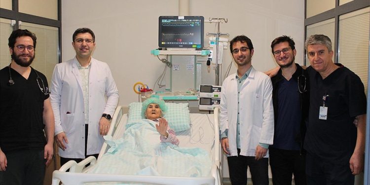 Konya'da kalp pili takılan 103 yaşındaki kadın sağlığına kavuştu