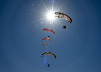 Van Gölü koyları gökyüzü tutkunlarının yeni rotası oldu