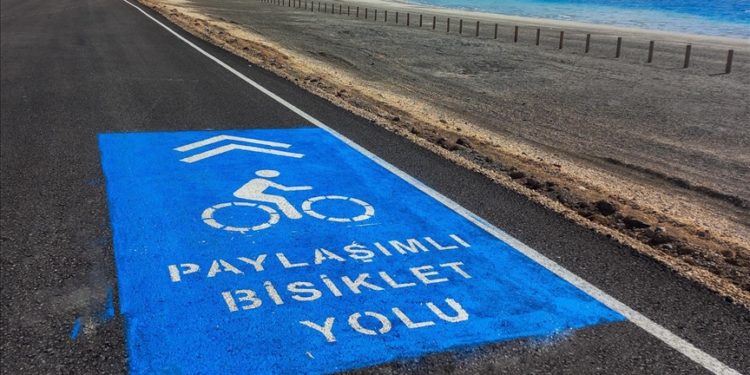Salda Gölü çevresine 7 kilometrelik bisiklet yolu yapıldı