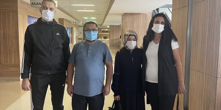 Karadağlı anne-oğul ile Türk çift çapraz nakille birbirlerine hayat verdi