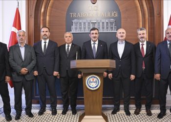 Cumhurbaşkanı Yardımcısı Yılmaz Trabzon'da ziyaretlerde bulundu