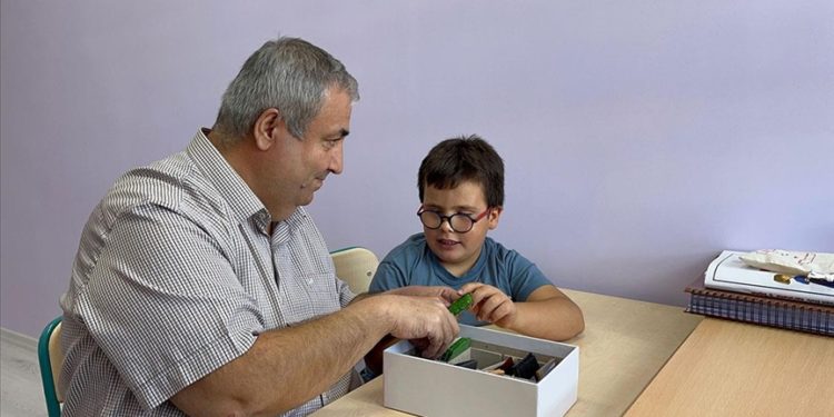 Isparta’da görme engelli halterci 47 yaşında öğretmen oldu