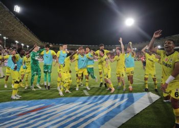 Fenerbahçe liderliğini sürdürdü