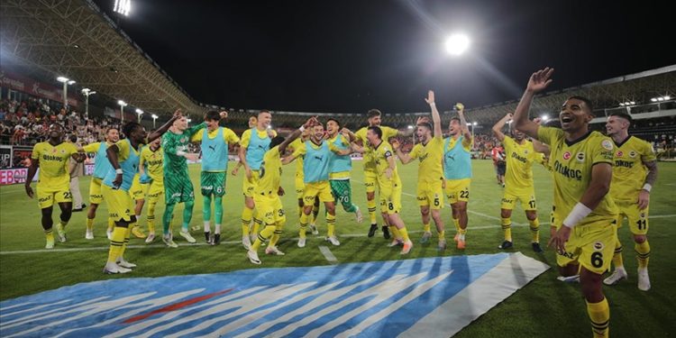 Fenerbahçe liderliğini sürdürdü