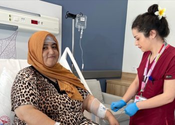 Görme kaybı şikayetiyle gittiği hastanede beyninden portakal büyüklüğünde kitle çıkartıldı