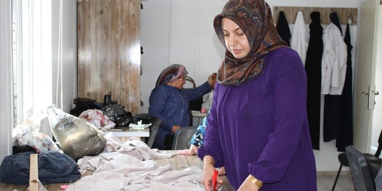 Vanlı kadınlar kooperatif bünyesindeki kursta meslek öğreniyor
