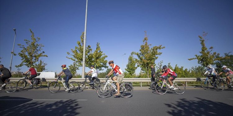 Kanser hastaları ve hekimler lenfomaya dikkati çekmek için pedal çevirdi