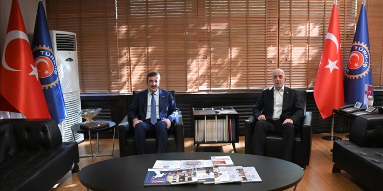 Cumhurbaşkanı Yardımcısı Yılmaz TÜRK-İŞ'i ziyaret etti