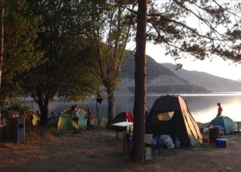 Doğasever kadınlar, Van Gölü’ne dikkat çekmek için kamp kurdu