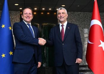 Bakan Bolat, AB Komiseri Varhelyi ile görüştü