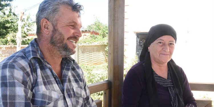 Depremzede kadın, kendisini enkazdan çıkaran Konyalı inşaat ustasını evinde ziyaret etti