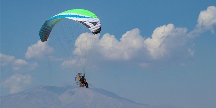 Van’da düzenlenen Yamaç Paraşütü ve Paramotor Hedef Şampiyonası sona erdi